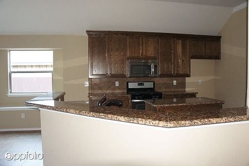 4th image of 724 Valley Ct