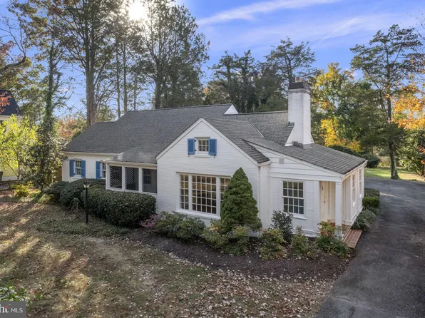 8230 W Boulevard Dr, Alexandria, VA 22308