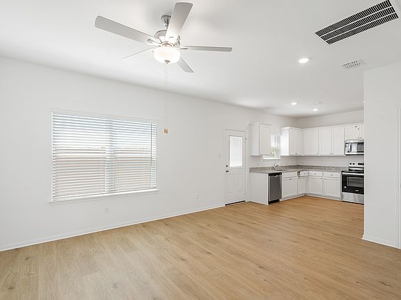 Spacious family room and kitchen