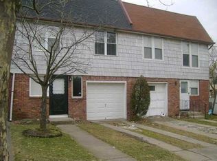 704 Drumgoole Rd W, Staten Island, NY 10312