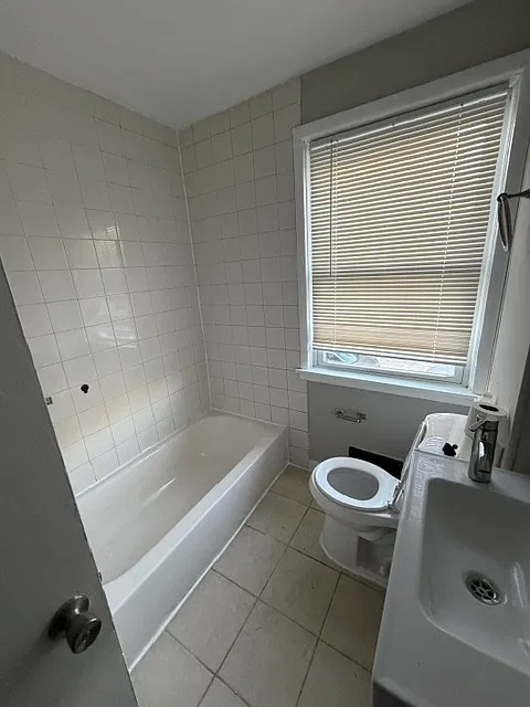3 bed, 1.5 bath, 1350 sqft, $1,980 — Photo 4