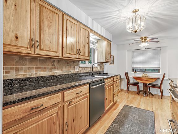 5th image of 85 River Bend Road #D
