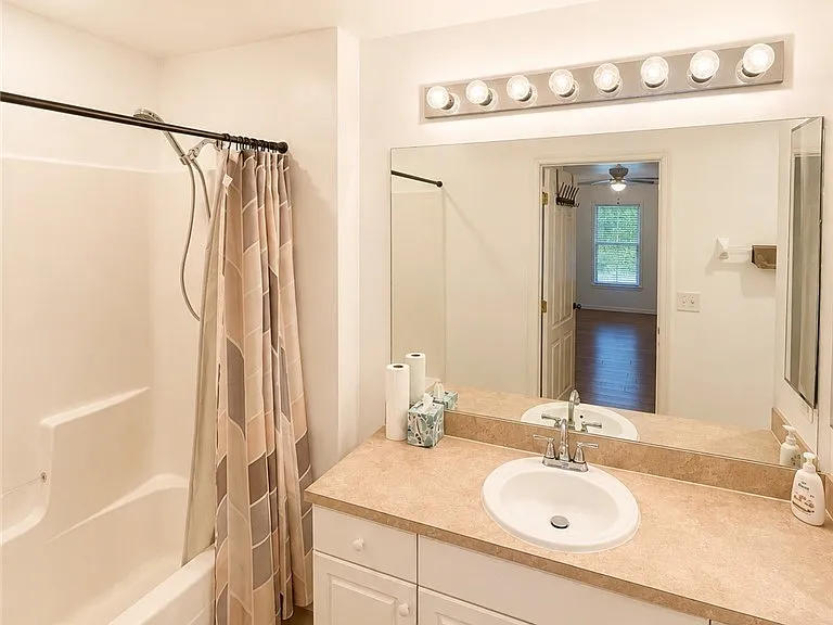 4118 NE 20th Pl — Photo 14