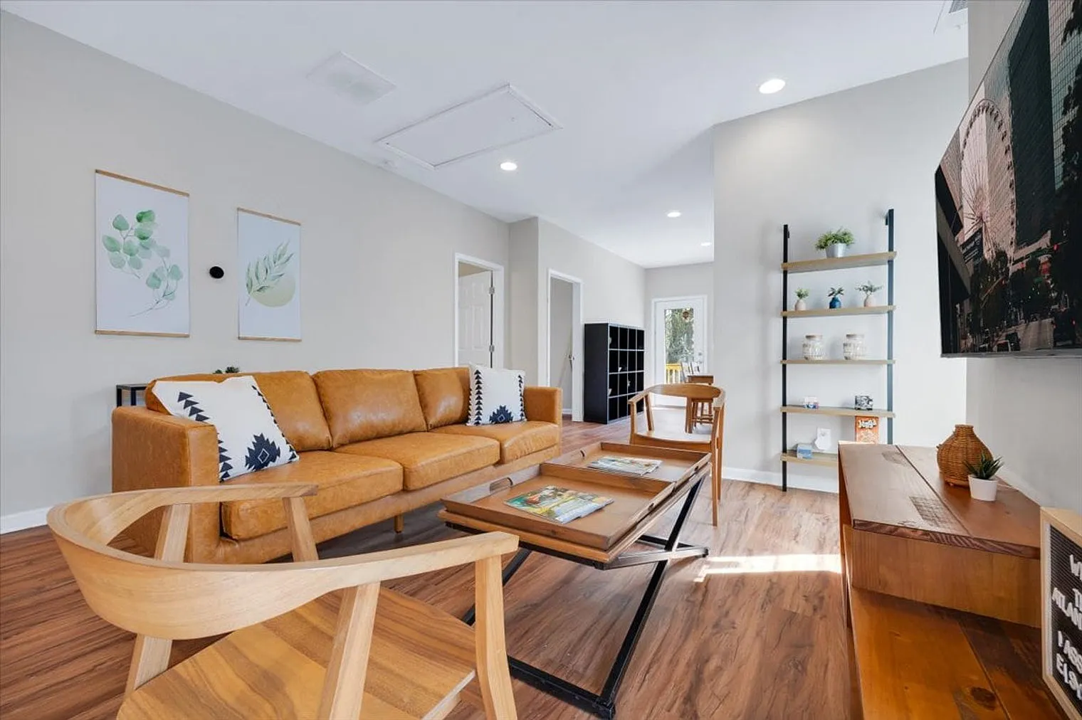 3 bed, 2.0 bath, $5,553 — Photo 2