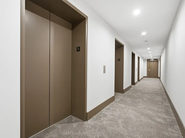 39 Roehampton Ave #807 — Photo 13