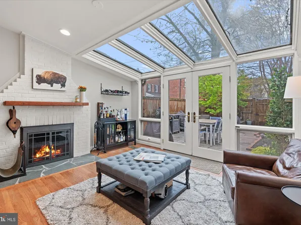 908 Queen St, Alexandria, VA 22314