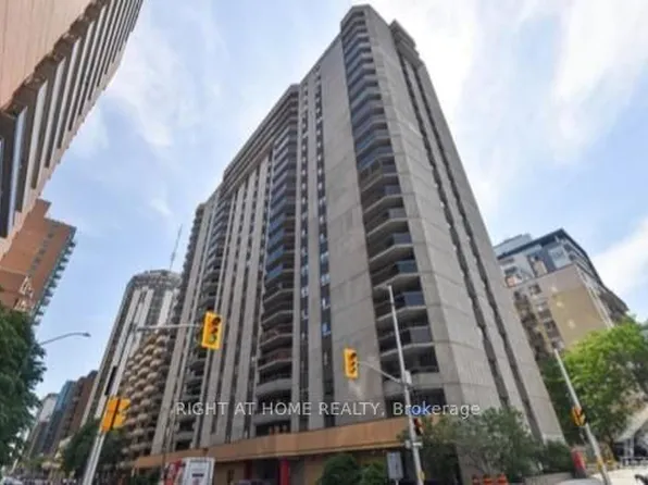 470 Laurier Ave W #706, Ottawa, ON K1R 7W9