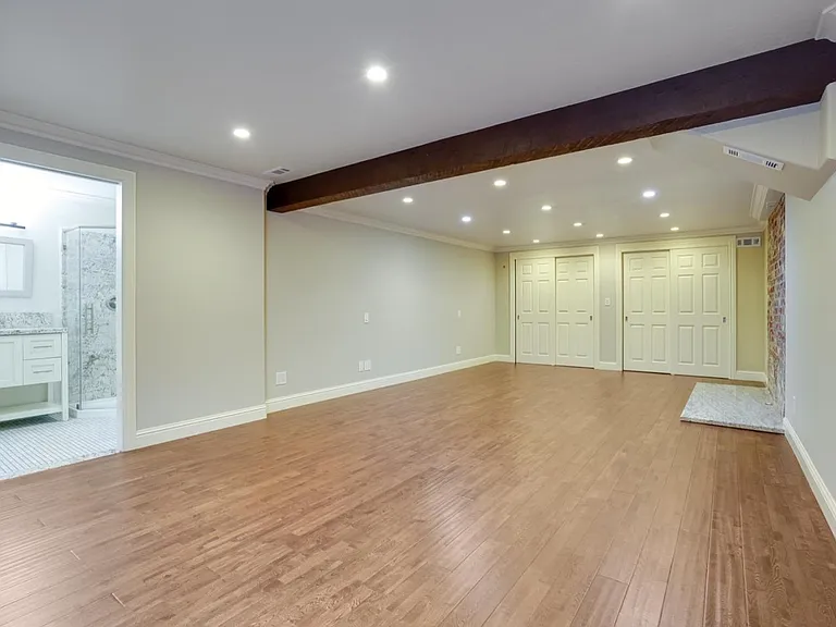 1262 Edgewood Rd — Photo 4