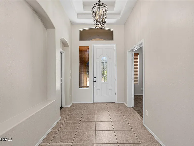 2619 E Hazeltine Way — Photo 4