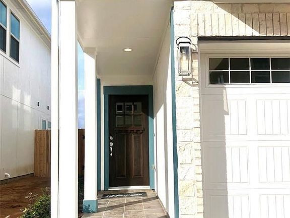 2nd image of 11921 Oakmont Valley Trce