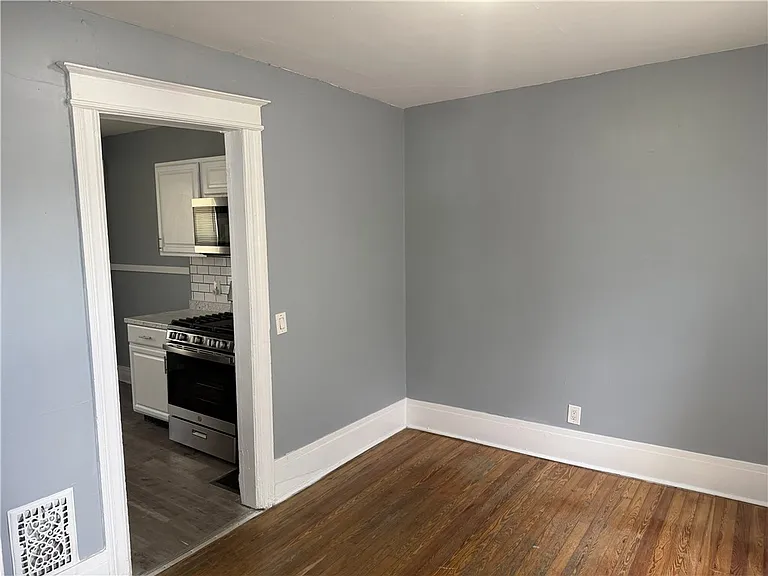 161 S Union St — Photo 4