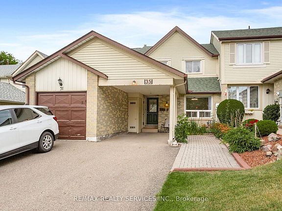 3rd image of 35 Sparklett Cres