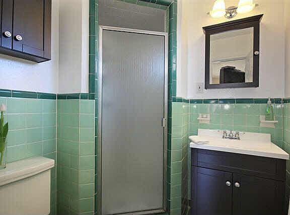 3rd image of 8879 Larchwood Dr