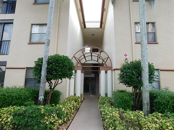 2nd image of 5099 Splendido Ct APT Q