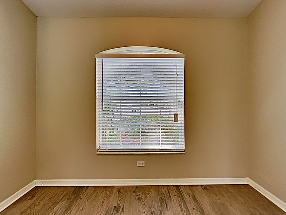 5th image of 407 Gentle Breeze Dr