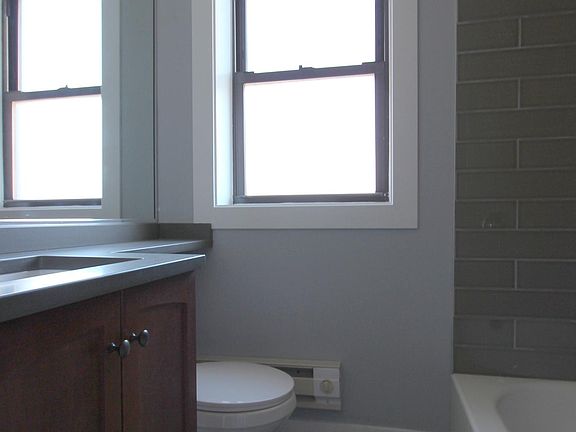 3rd image of 550 W Arlington Pl #Seven11