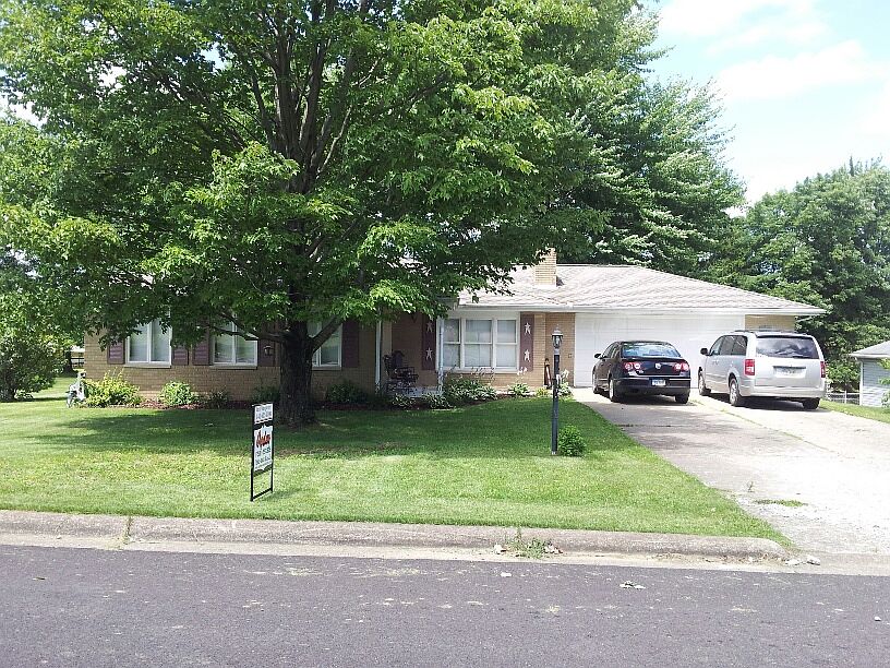 1st image of 302 Sheridan Pl