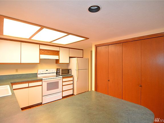 5th image of 3911 Wetmore Ave #1B