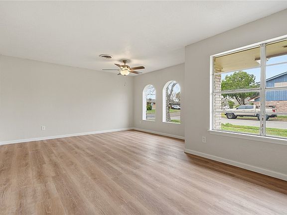 5th image of 3401 Lynnwood Ln