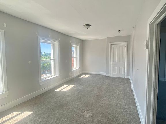 2nd image of 207-209 Locust St #209-3