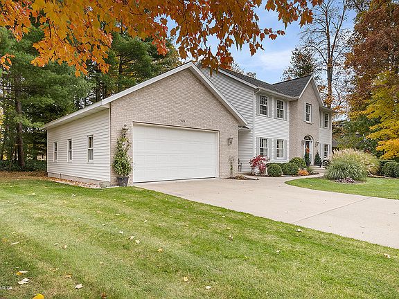 2nd image of 7906 Oak Tree Ln