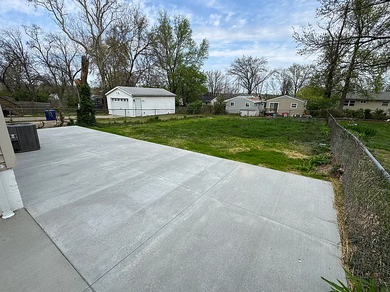 145 Monica Dr — Photo 2