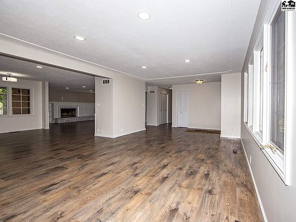 5th image of 2706 Pama Lou Ave
