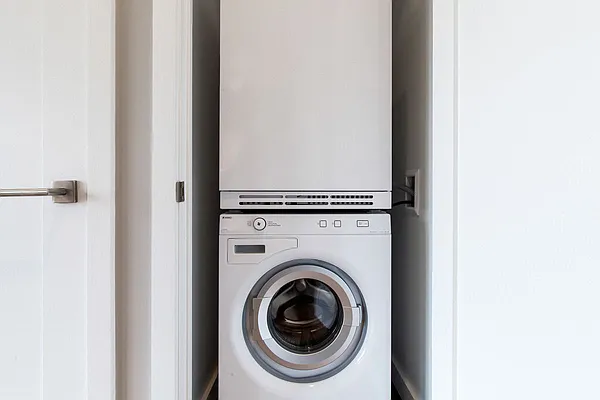 Rented by Manhattan Realty Group | media 20