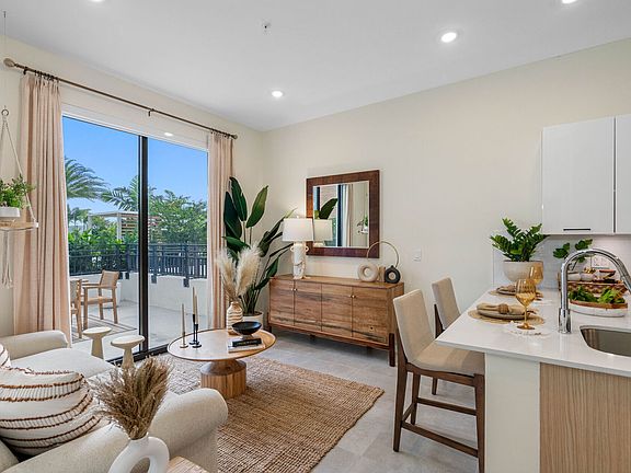4th image of 16385 Biscayne Blvd Unit 715