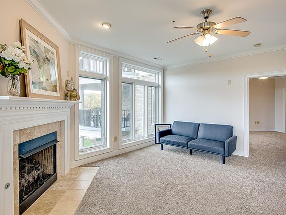 5th image of 400 Warioto Way APT 212