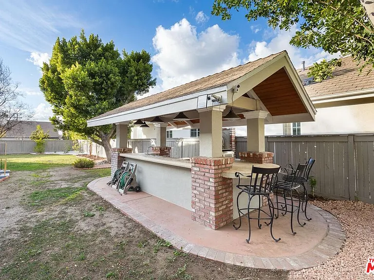 915 Edie Dr — Photo 34