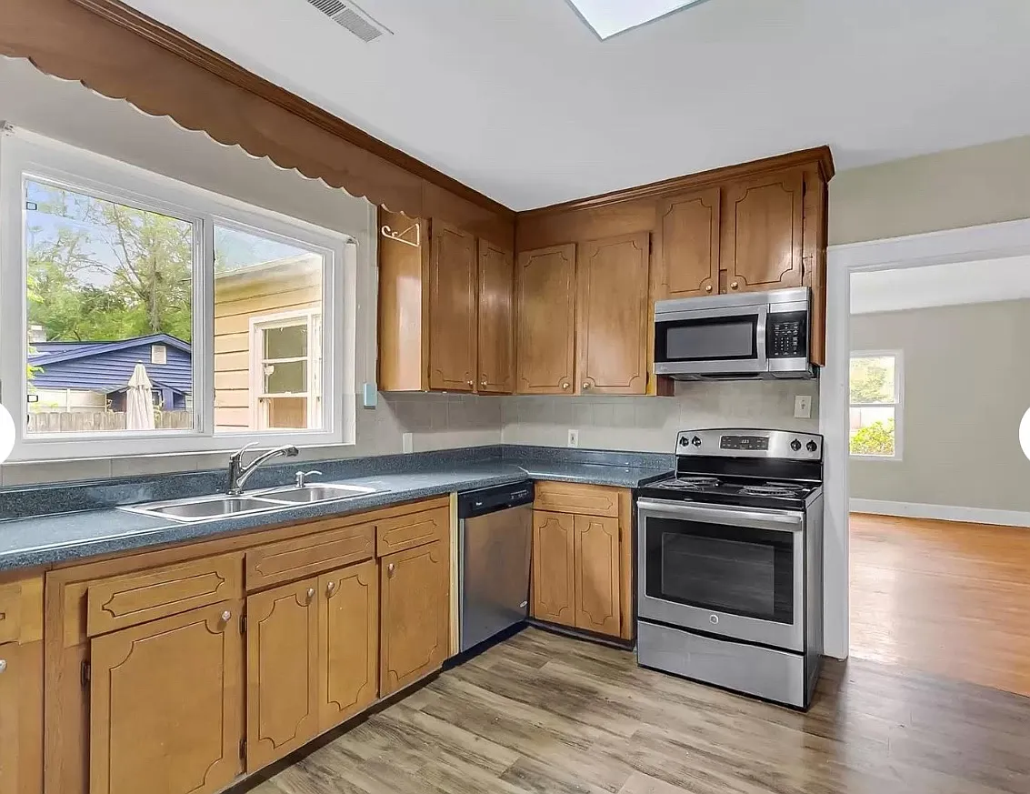 16 Oak Forest Dr — Photo 4
