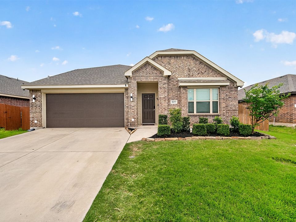 1st image of 809 Cloverwood Dr