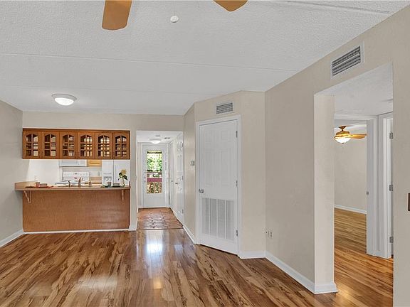 4th image of 4897 W McElroy Ave #H106