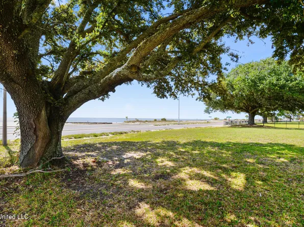 1552 W Beach Blvd, Biloxi, MS 39530