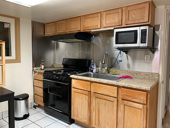 5th image of 2166 S King St