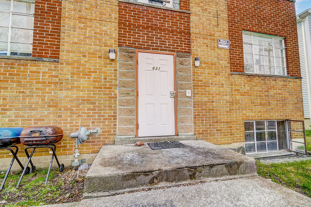 Building Photo - 631 Mulberry St #5
