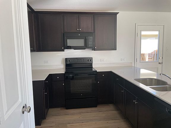 4th image of 624 Dashwood Dr