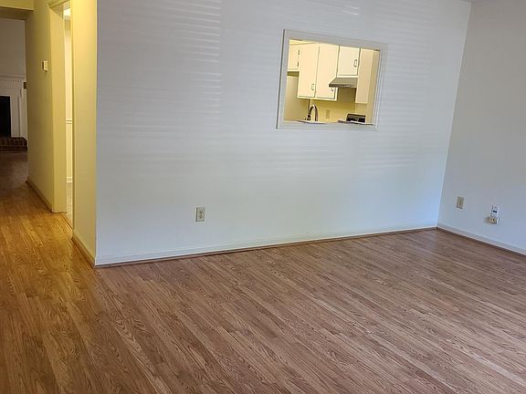 3rd image of 6416 Meadow View Dr