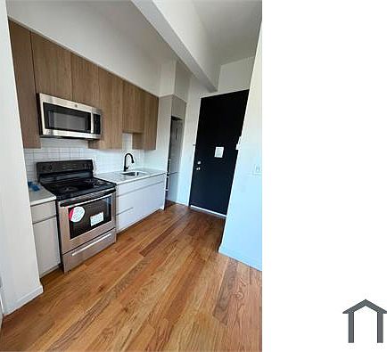 3rd image of 864 E 215th St Floor 2