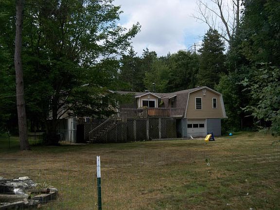 3rd image of 15753 Croswell St
