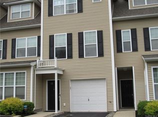 4 Erin Ct, Poughkeepsie, NY 12601