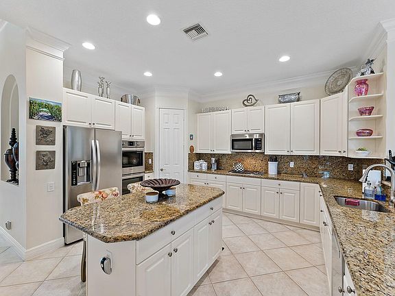 3rd image of 715 Lyford Cay Drive