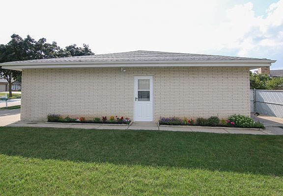 3rd image of 2350 W Birchwood Ave