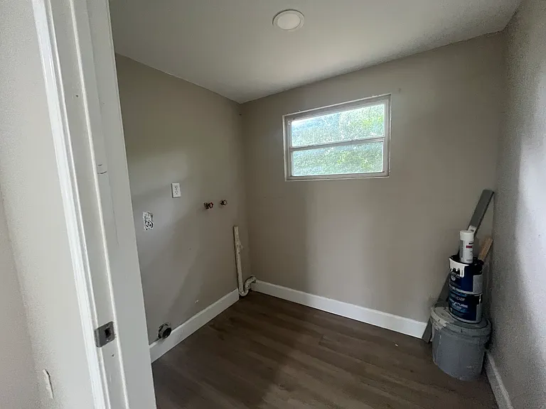 2615 S Laurel Ave — Photo 6