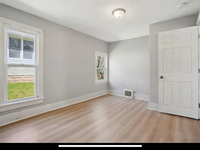 705 W 17th St — Photo 13