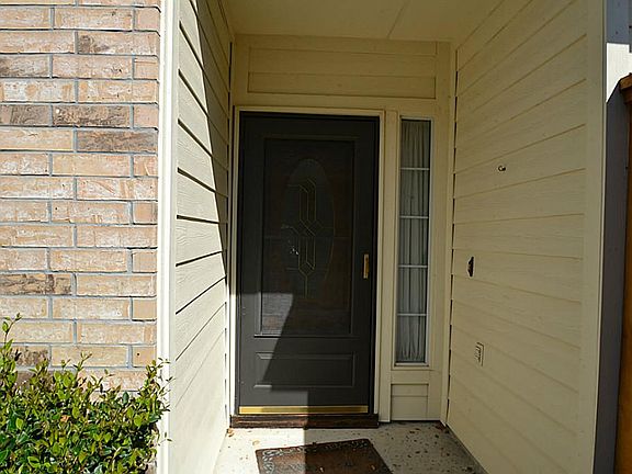 Front doorway inviting you inside.