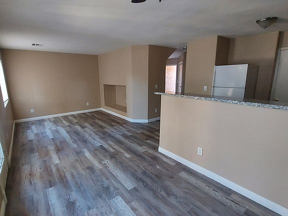 4th image of 2500 Sierra Luna Ave Unit 102