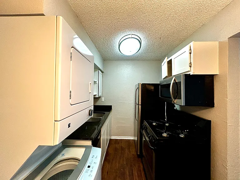 2401 Manor Rd #112 — Photo 8