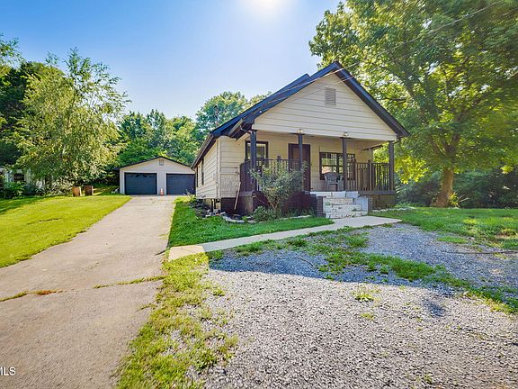 3rd image of 614 Lewis Ln